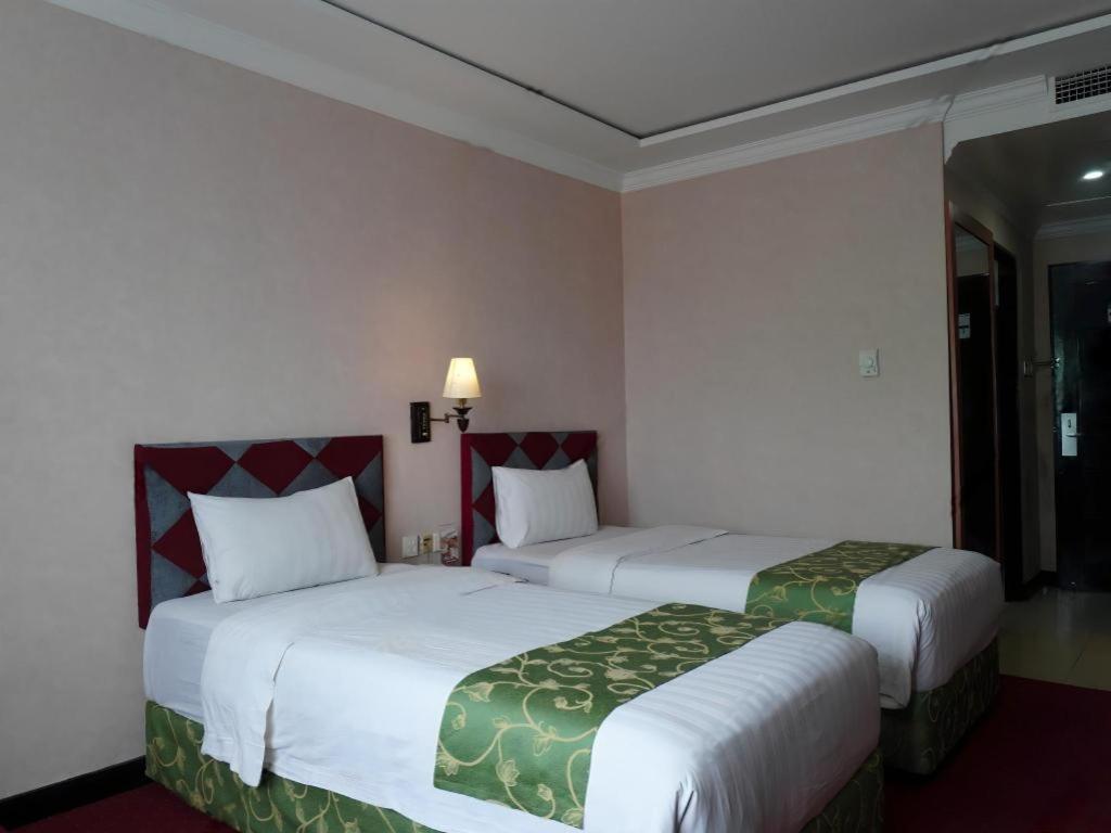 Grand Antares Hotel Medan Esterno foto