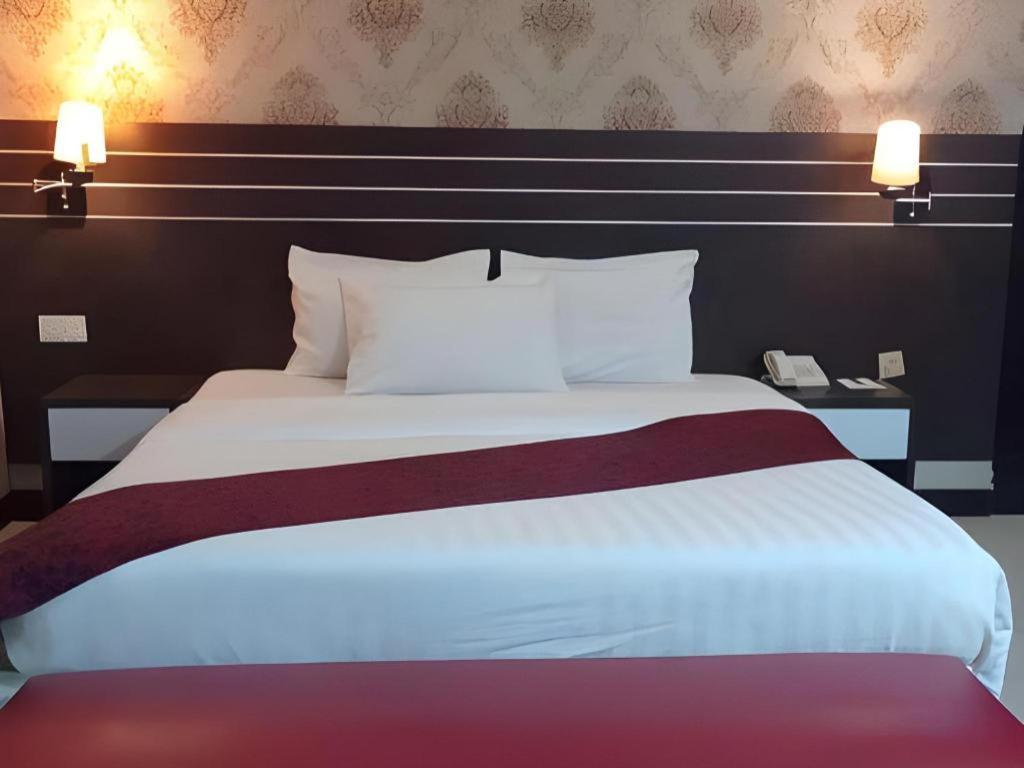 Grand Antares Hotel Medan Esterno foto
