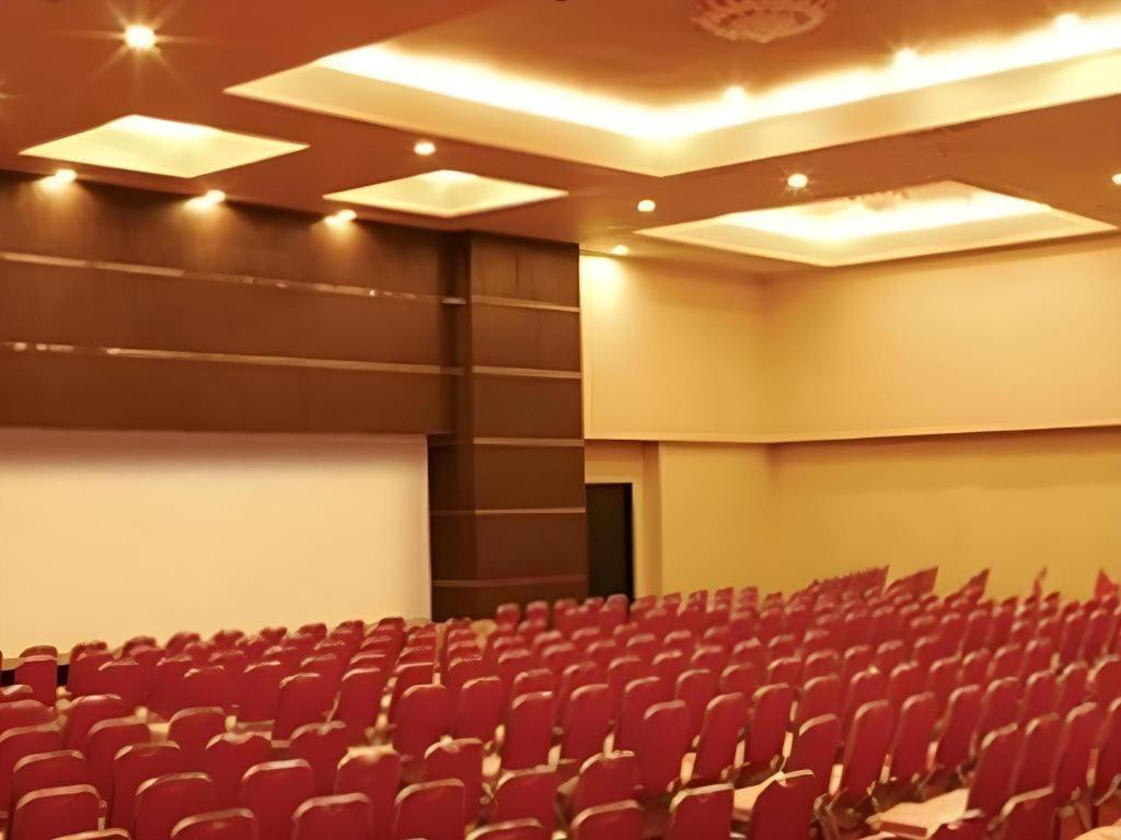Grand Antares Hotel Medan Esterno foto