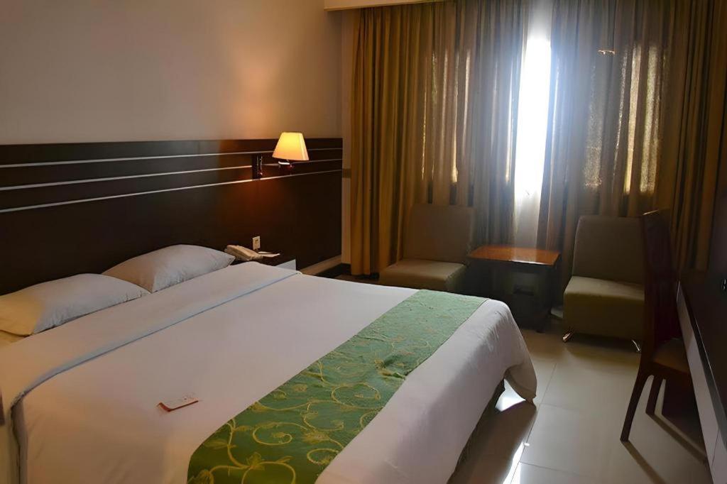 Grand Antares Hotel Medan Esterno foto