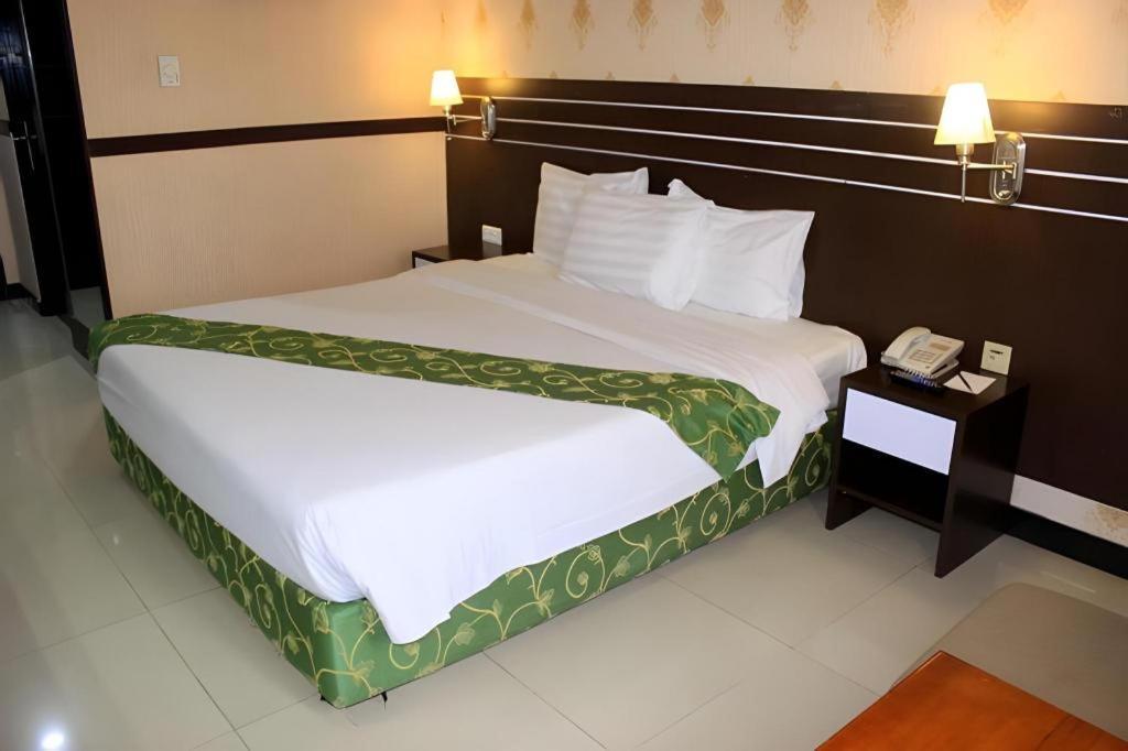 Grand Antares Hotel Medan Esterno foto